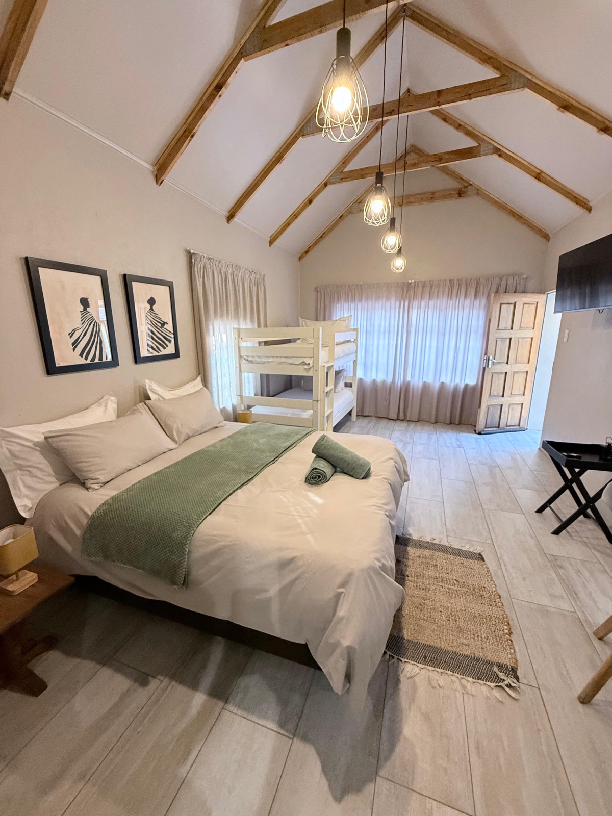 Hideaway four-sleeper self-catering cottage in Gezina, Pretoria
